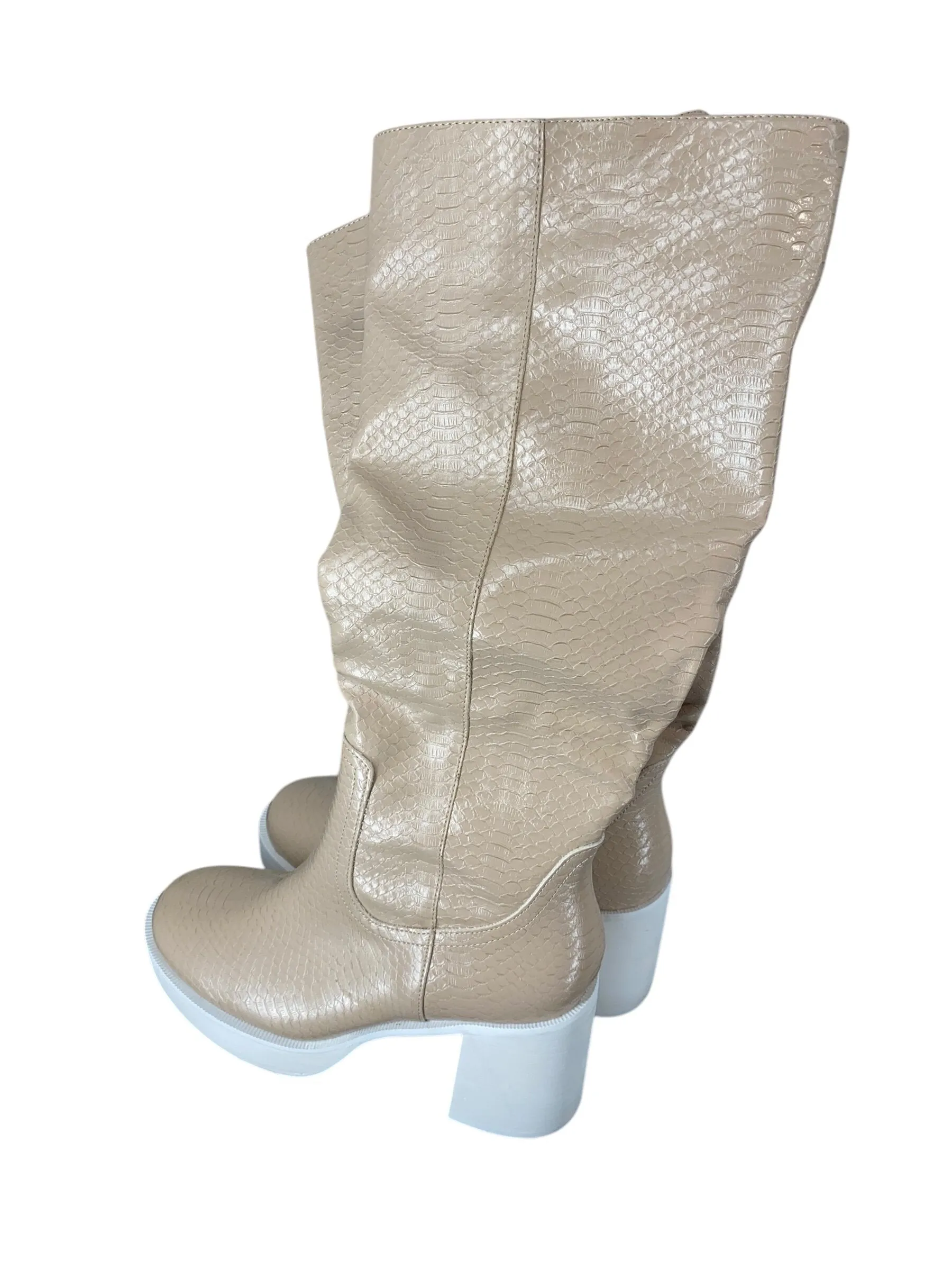 Boots Knee Heels By Clothes Mentor In Tan & White, Size: 7