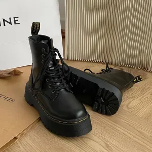 Classic ladies PU leather Chelsea boots with platform