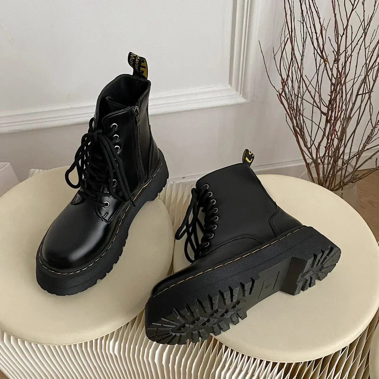 Classic ladies PU leather Chelsea boots with platform