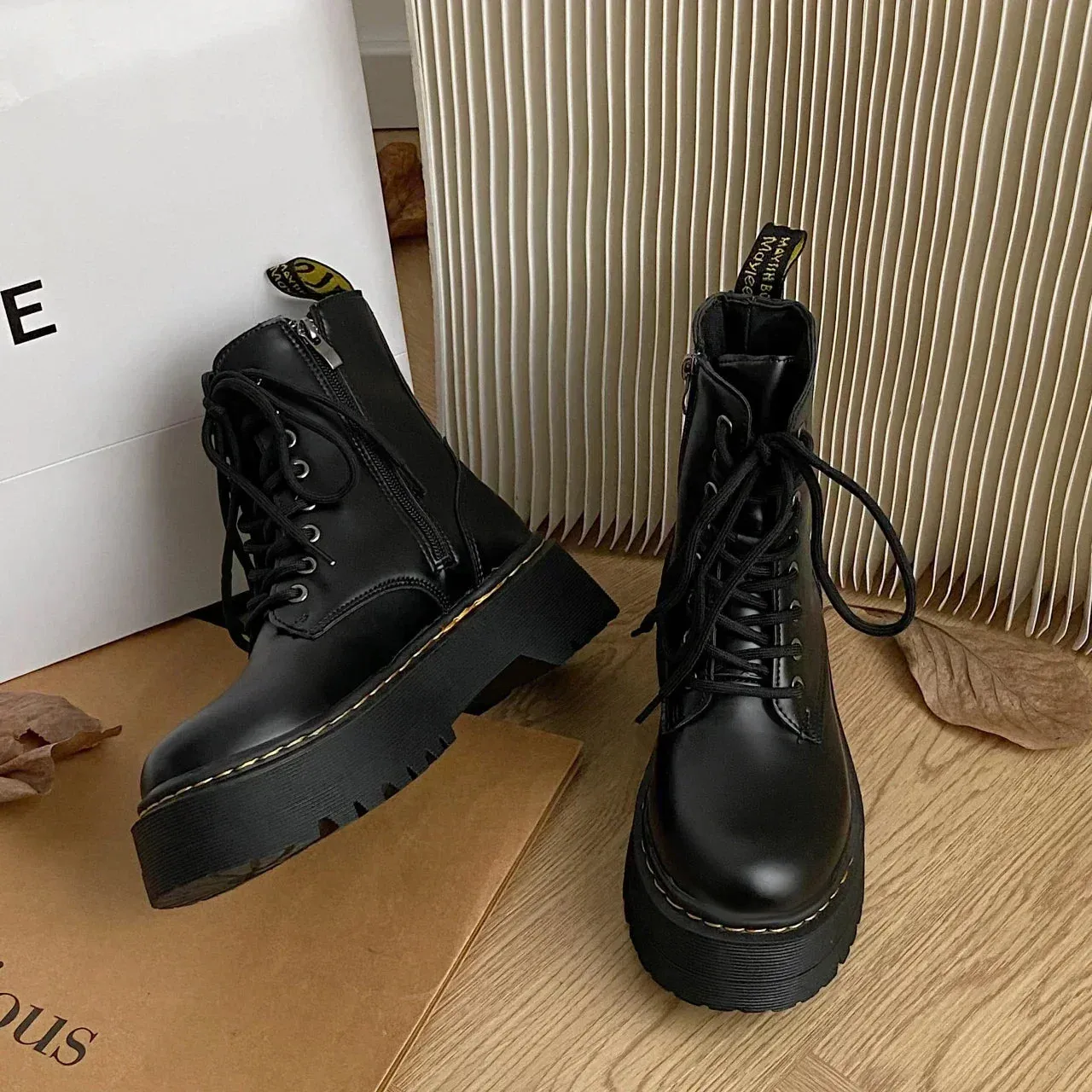Classic ladies PU leather Chelsea boots with platform