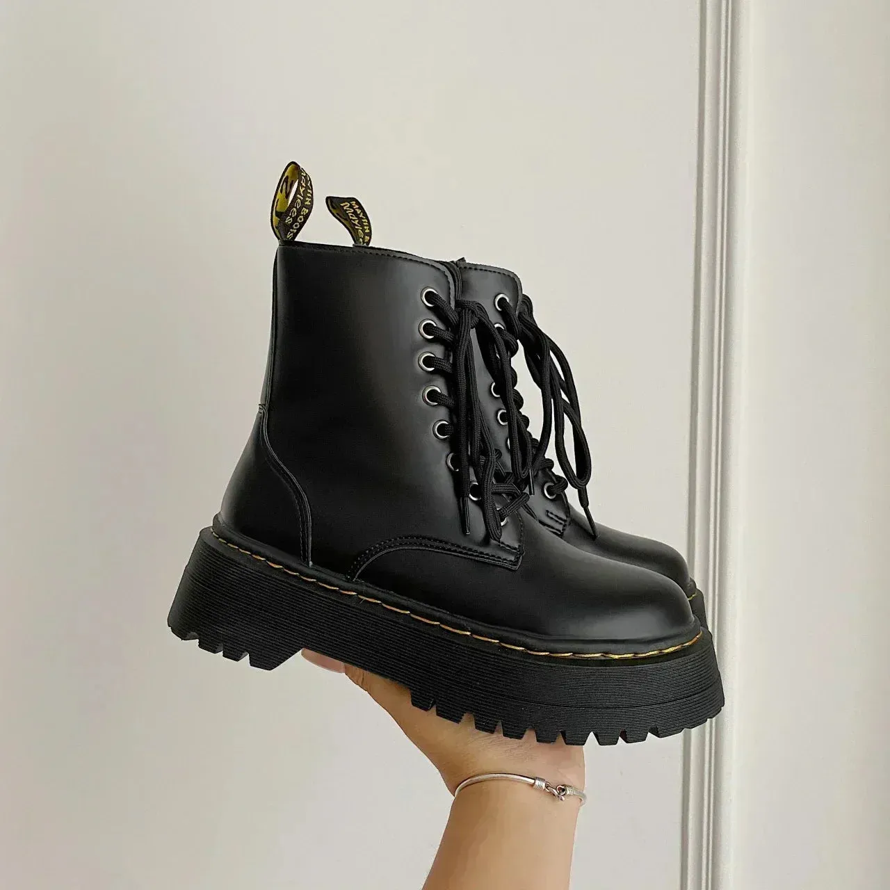 Classic ladies PU leather Chelsea boots with platform