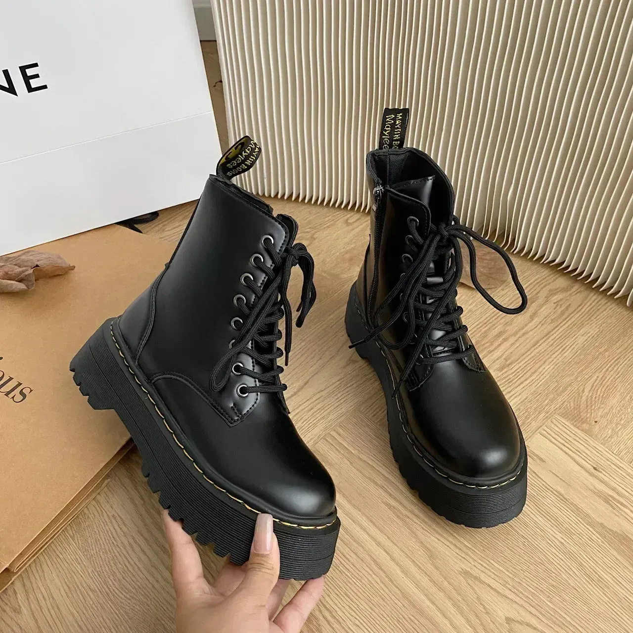 Classic ladies PU leather Chelsea boots with platform