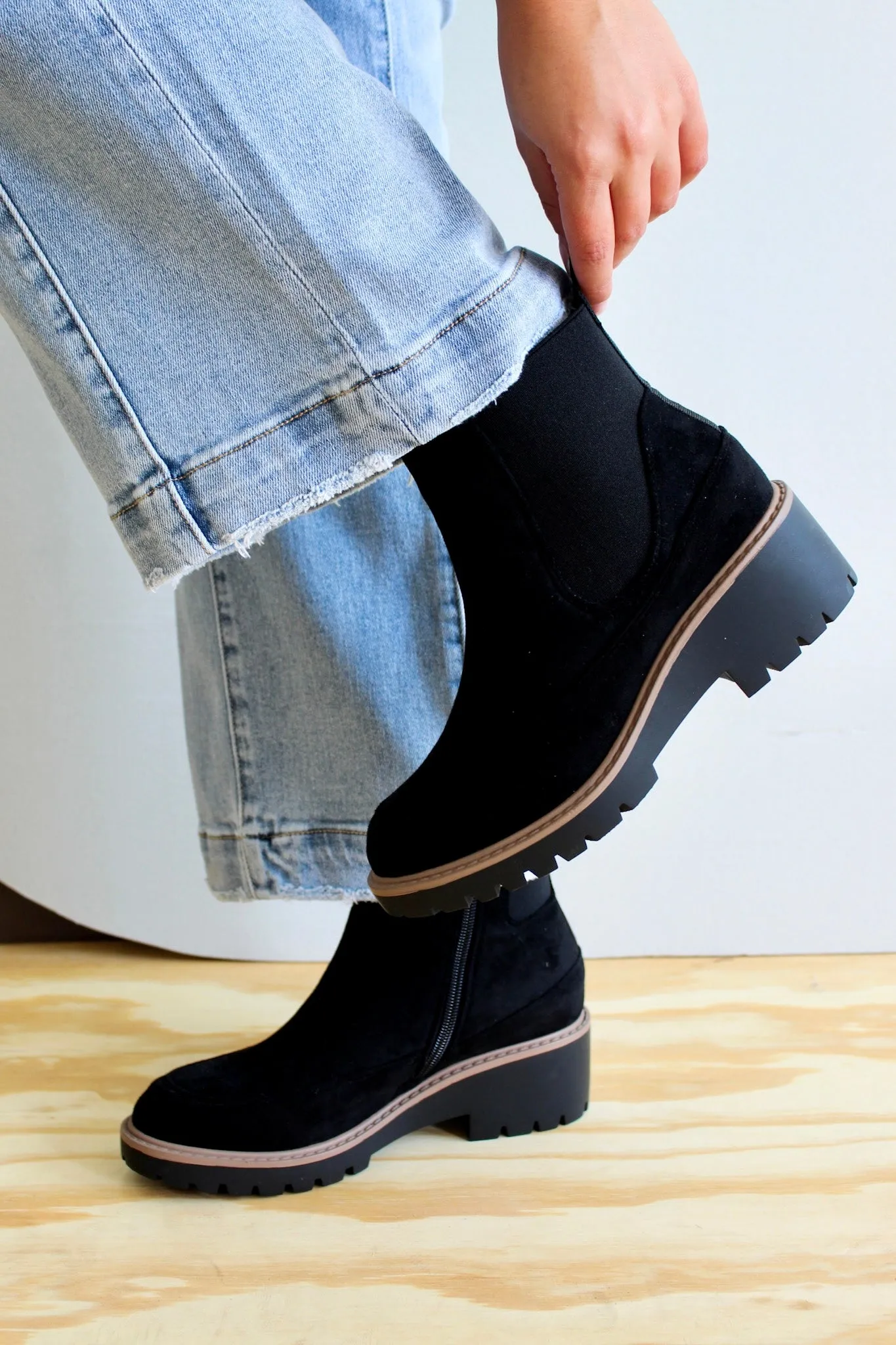 Cool Essential Chelsea Boot • Black