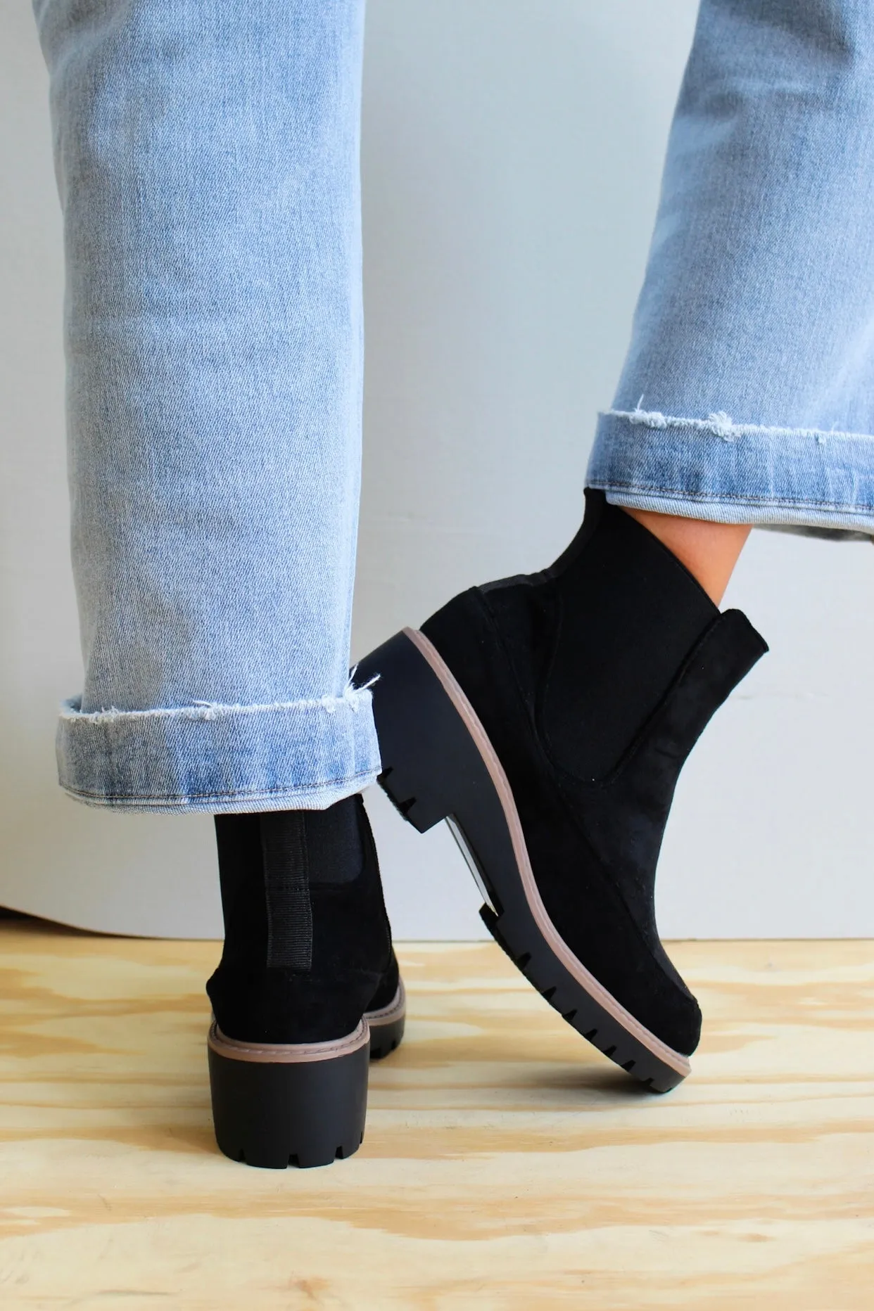 Cool Essential Chelsea Boot • Black