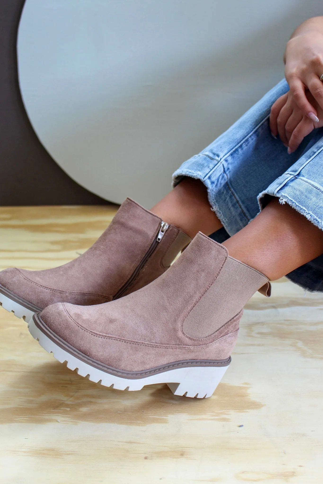 Cool Essential Chelsea Boot • Taupe