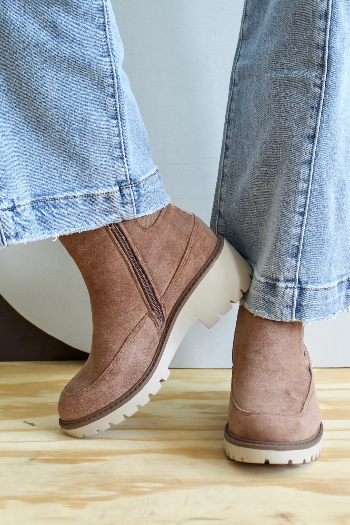 Cool Essential Chelsea Boot • Taupe