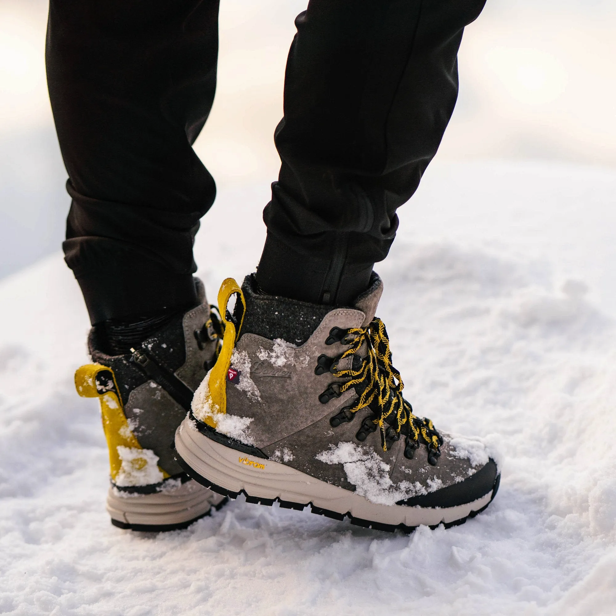 Danner Women's Arctic 600 Side-Zip Boot - Driftwood/Yellow Insulated 200G
