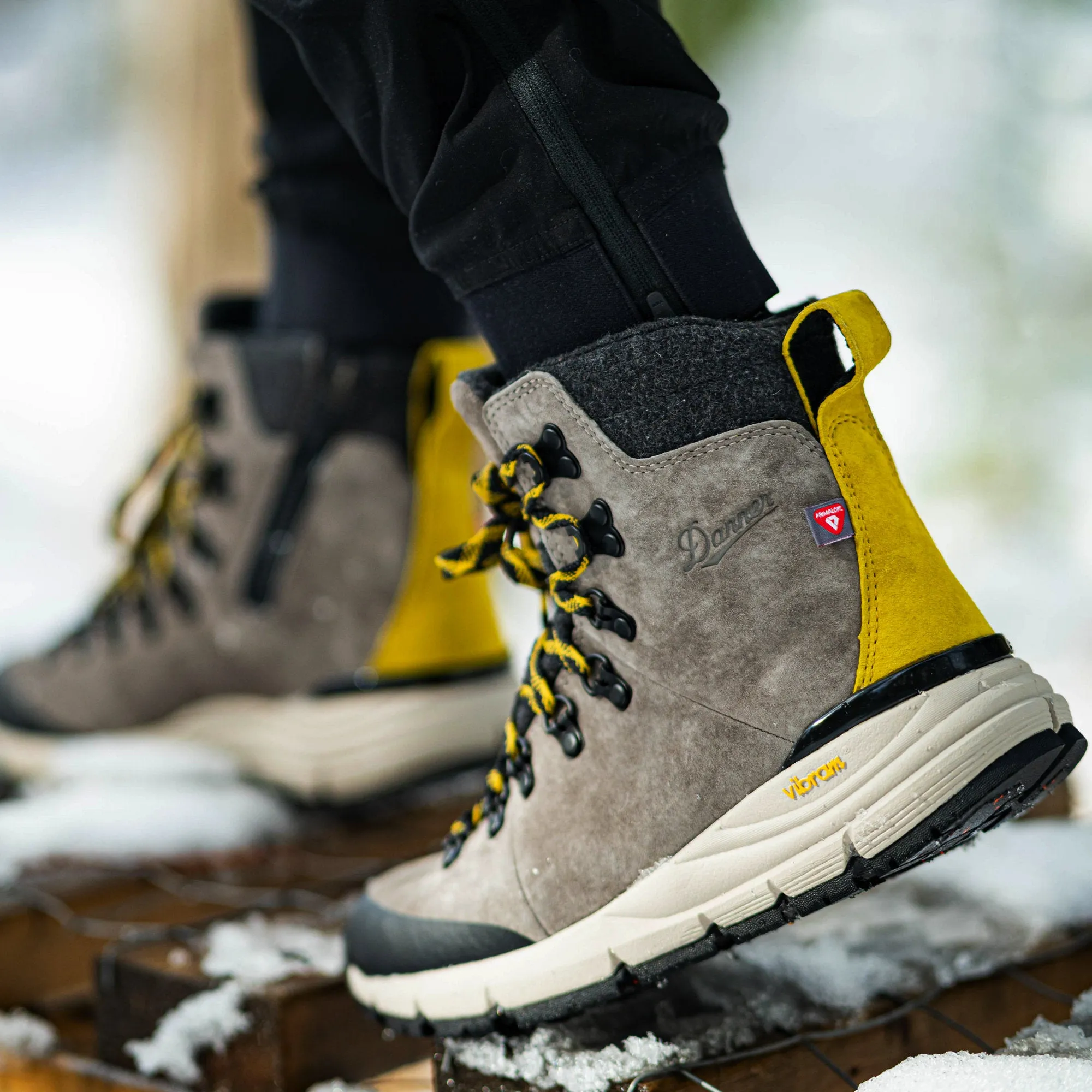 Danner Women's Arctic 600 Side-Zip Boot - Driftwood/Yellow Insulated 200G
