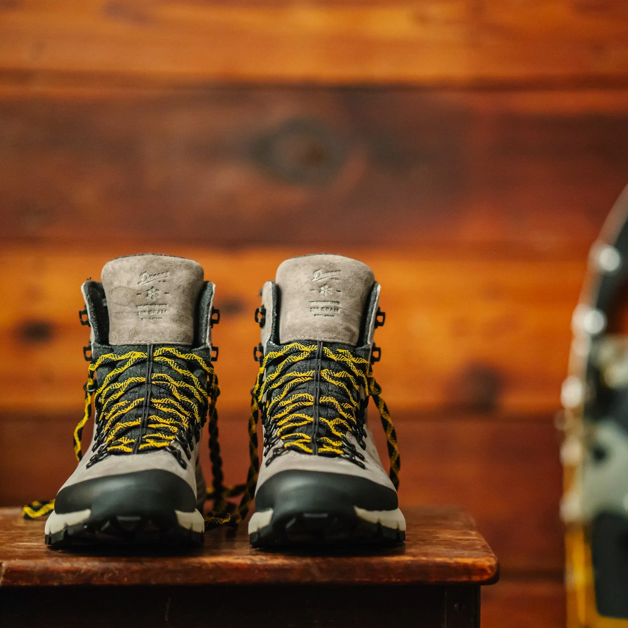 Danner Women's Arctic 600 Side-Zip Boot - Driftwood/Yellow Insulated 200G