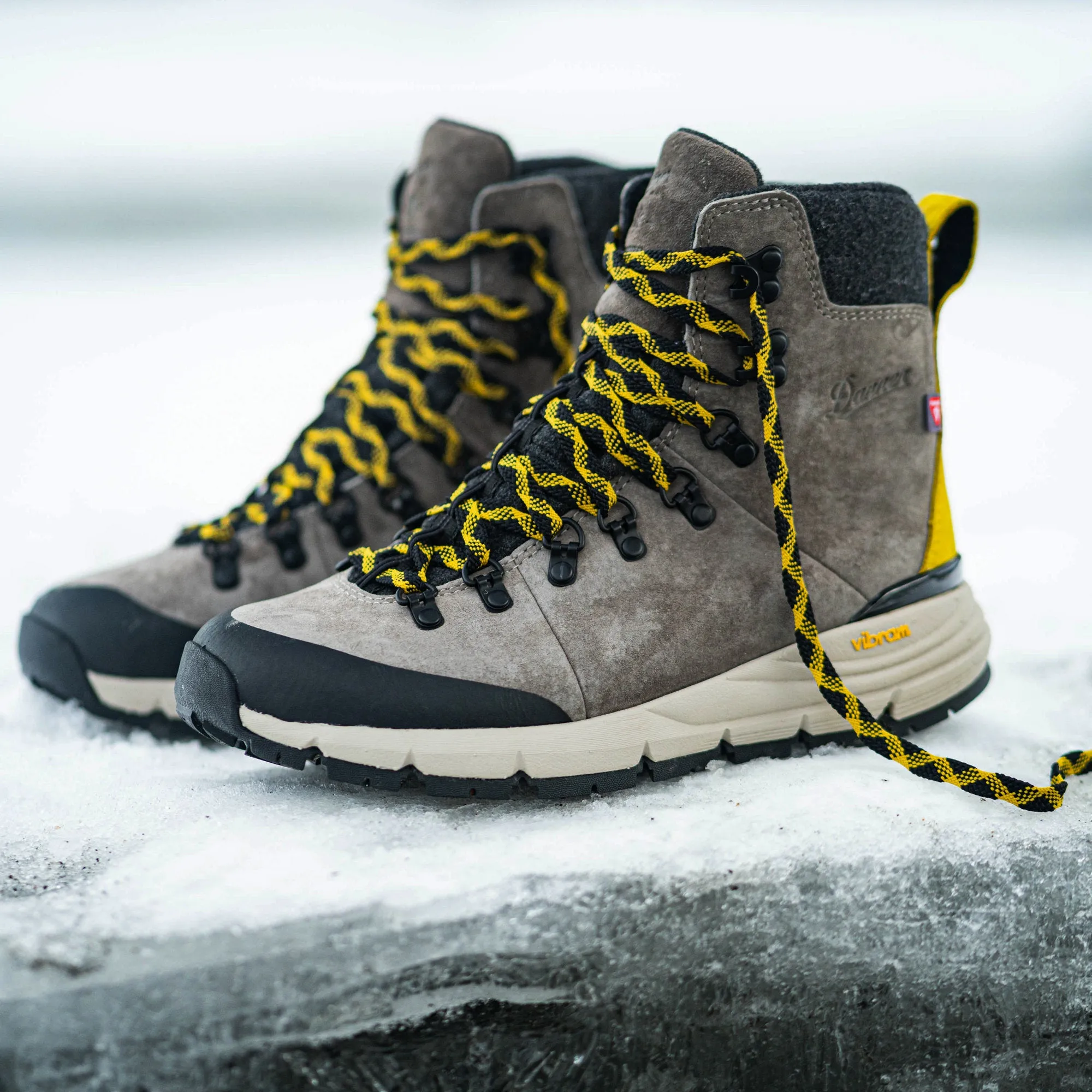 Danner Women's Arctic 600 Side-Zip Boot - Driftwood/Yellow Insulated 200G
