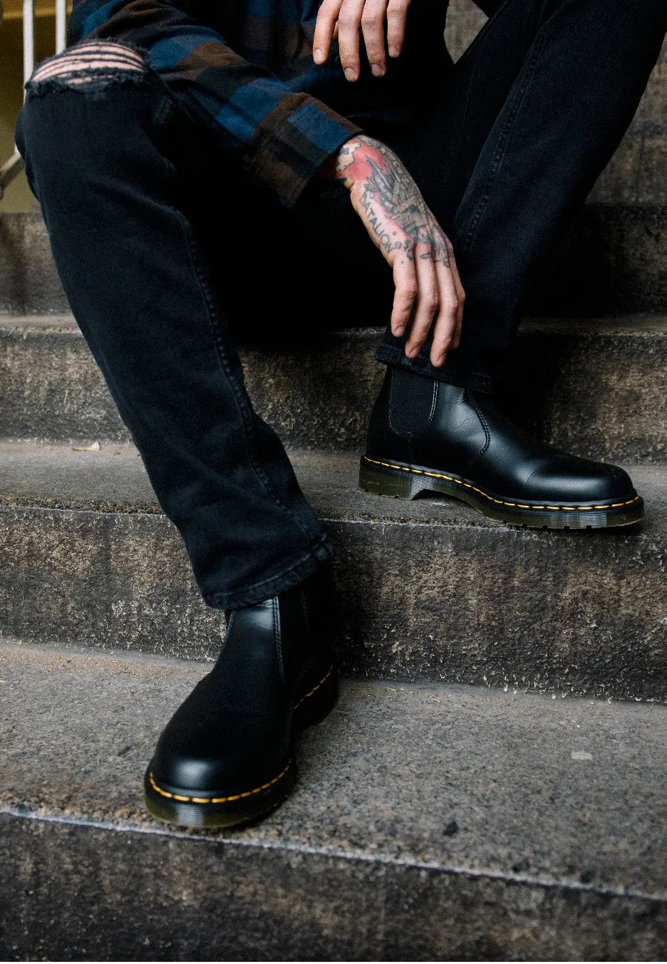 Dr. Martens - Vegan 2976 Chelsea Boots Black Felix Rub Off - Shoes