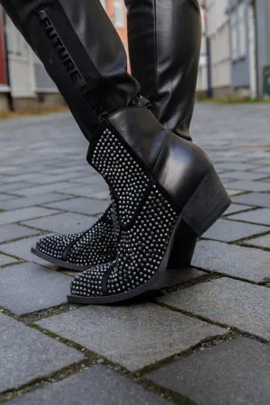 GIO  Sort kort boots med sølv stener og liten hel