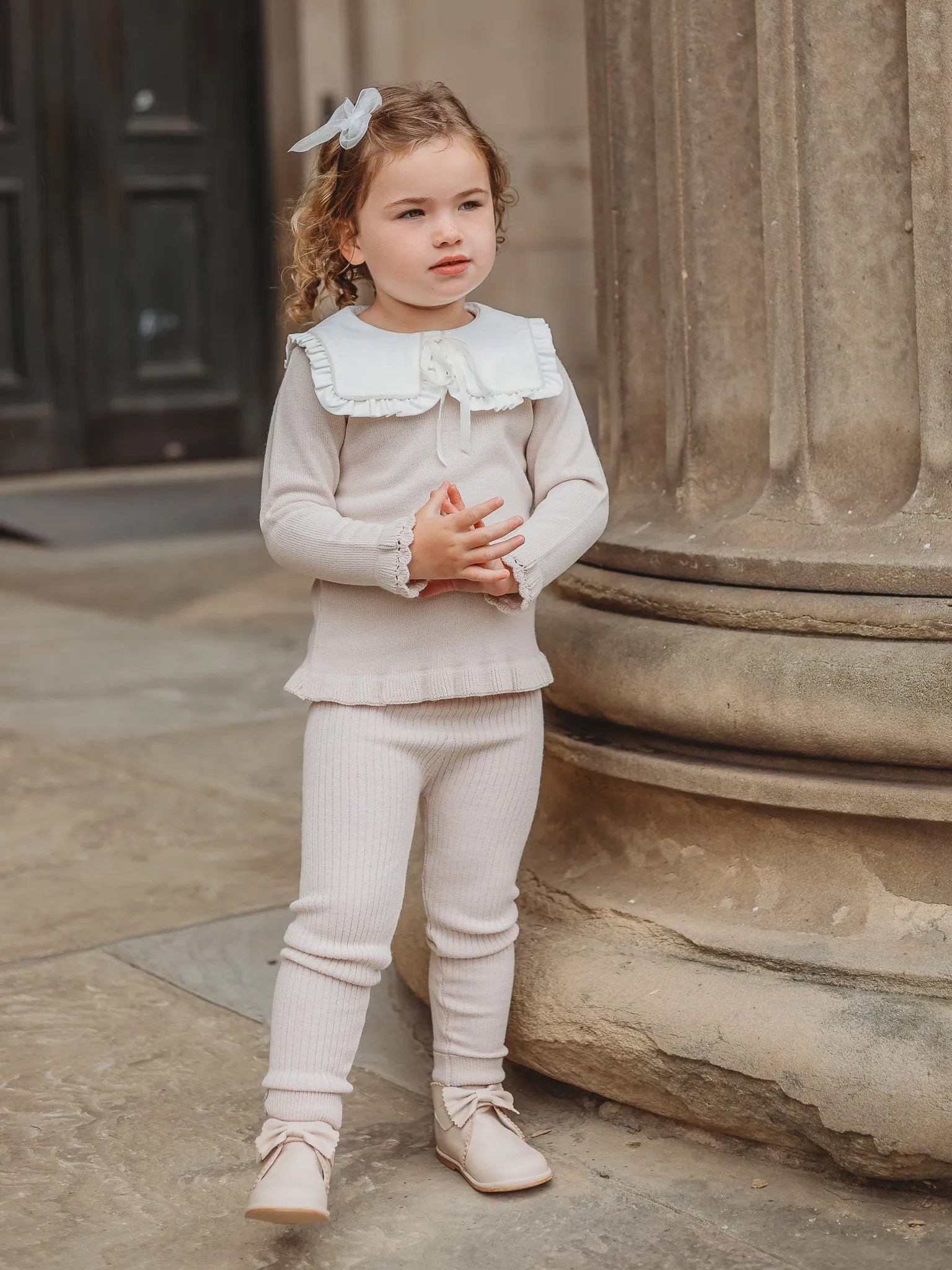 'Mabel' beige knitted suit with bib collar