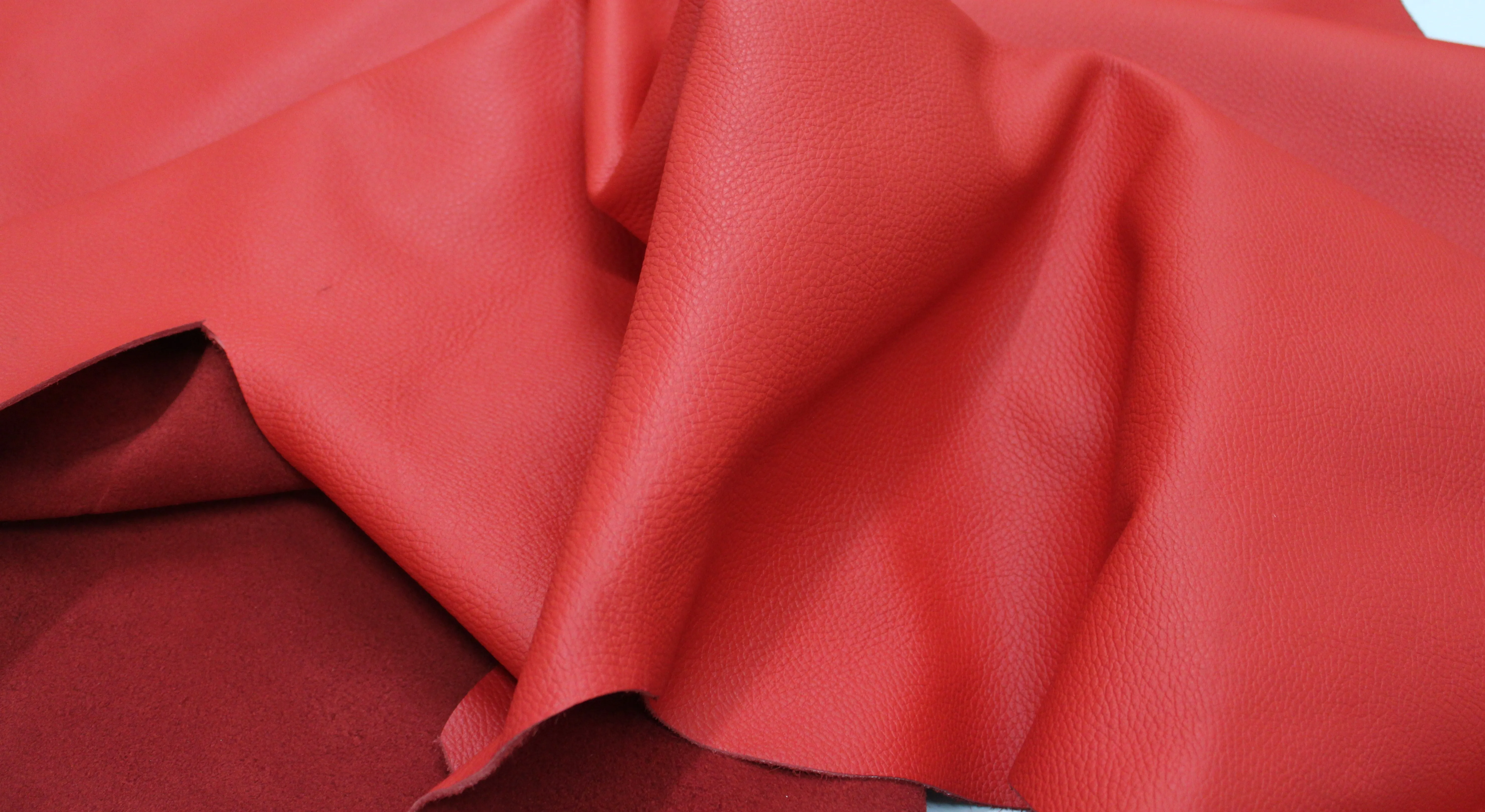 RED FLOATER LEATHER HIDE Thickness: 1.6-1.8 mm/ 4 - 4.5oz