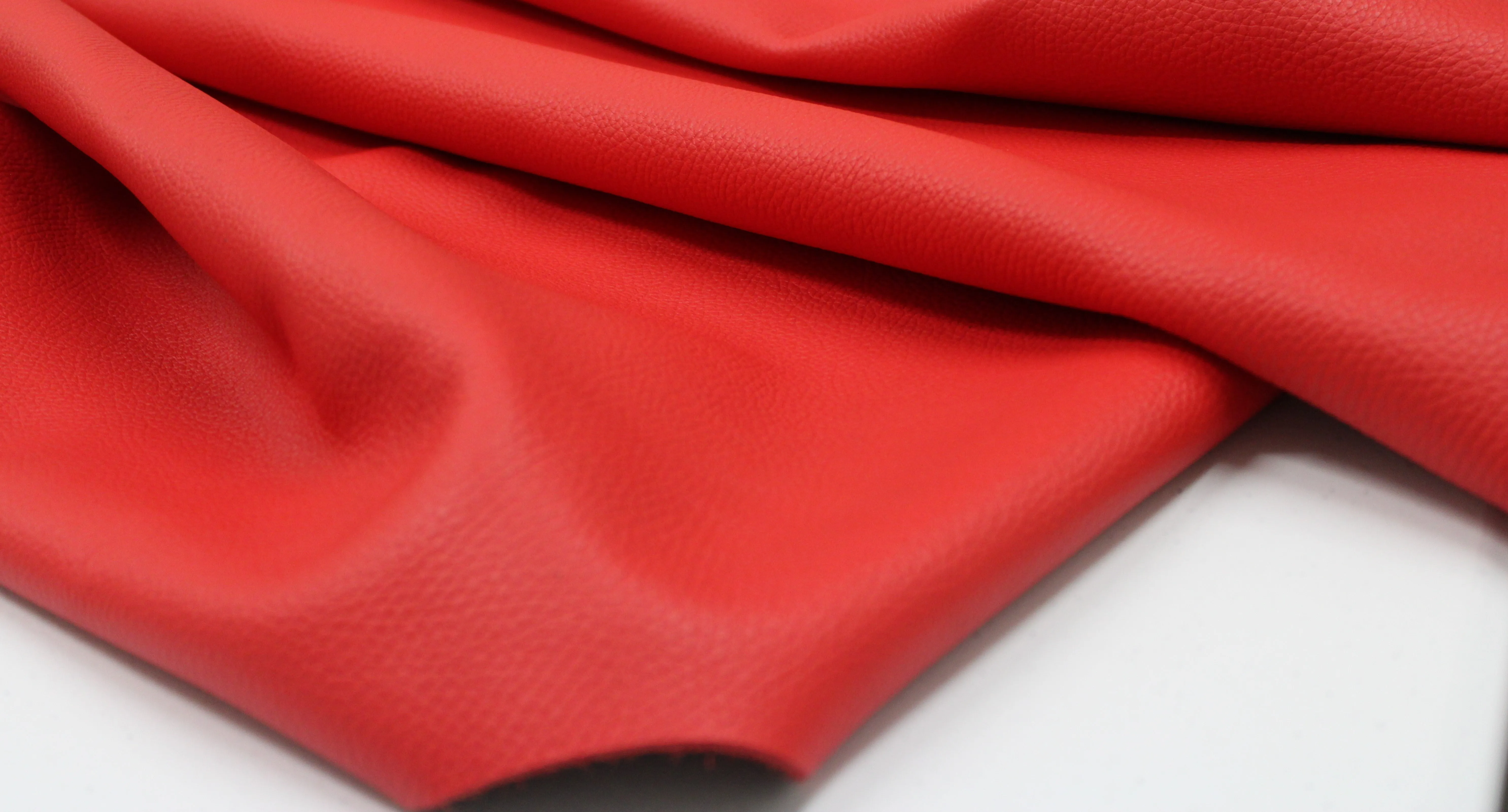 RED FLOATER LEATHER HIDE Thickness: 1.6-1.8 mm/ 4 - 4.5oz
