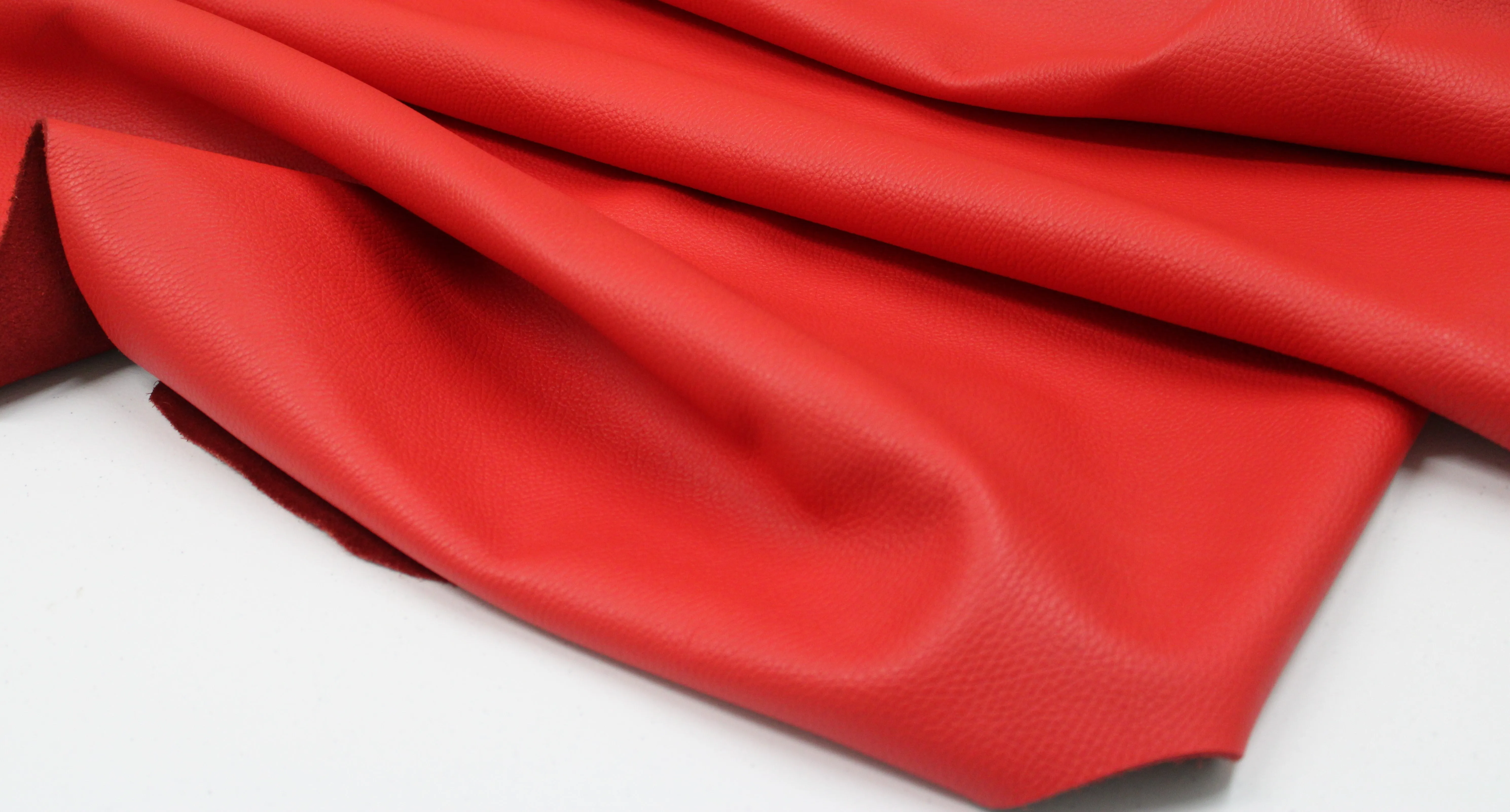 RED FLOATER LEATHER HIDE Thickness: 1.6-1.8 mm/ 4 - 4.5oz