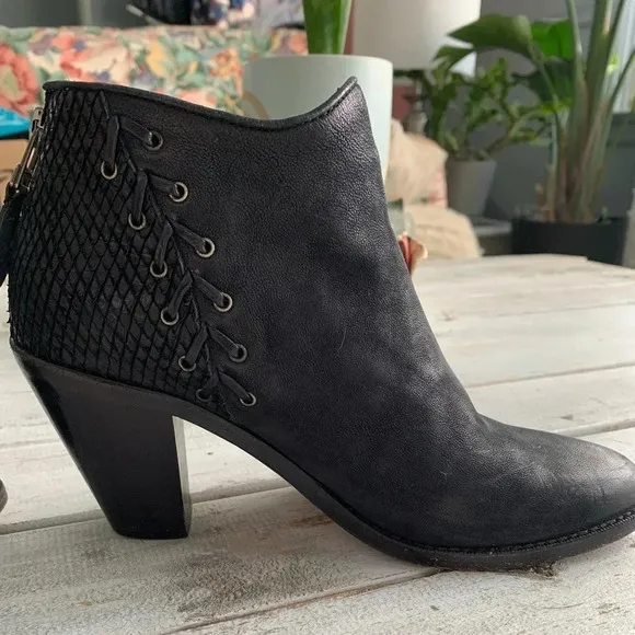 Trask, Suede, Made in Mexico, women’s heeled booties, size 6, lace up detail