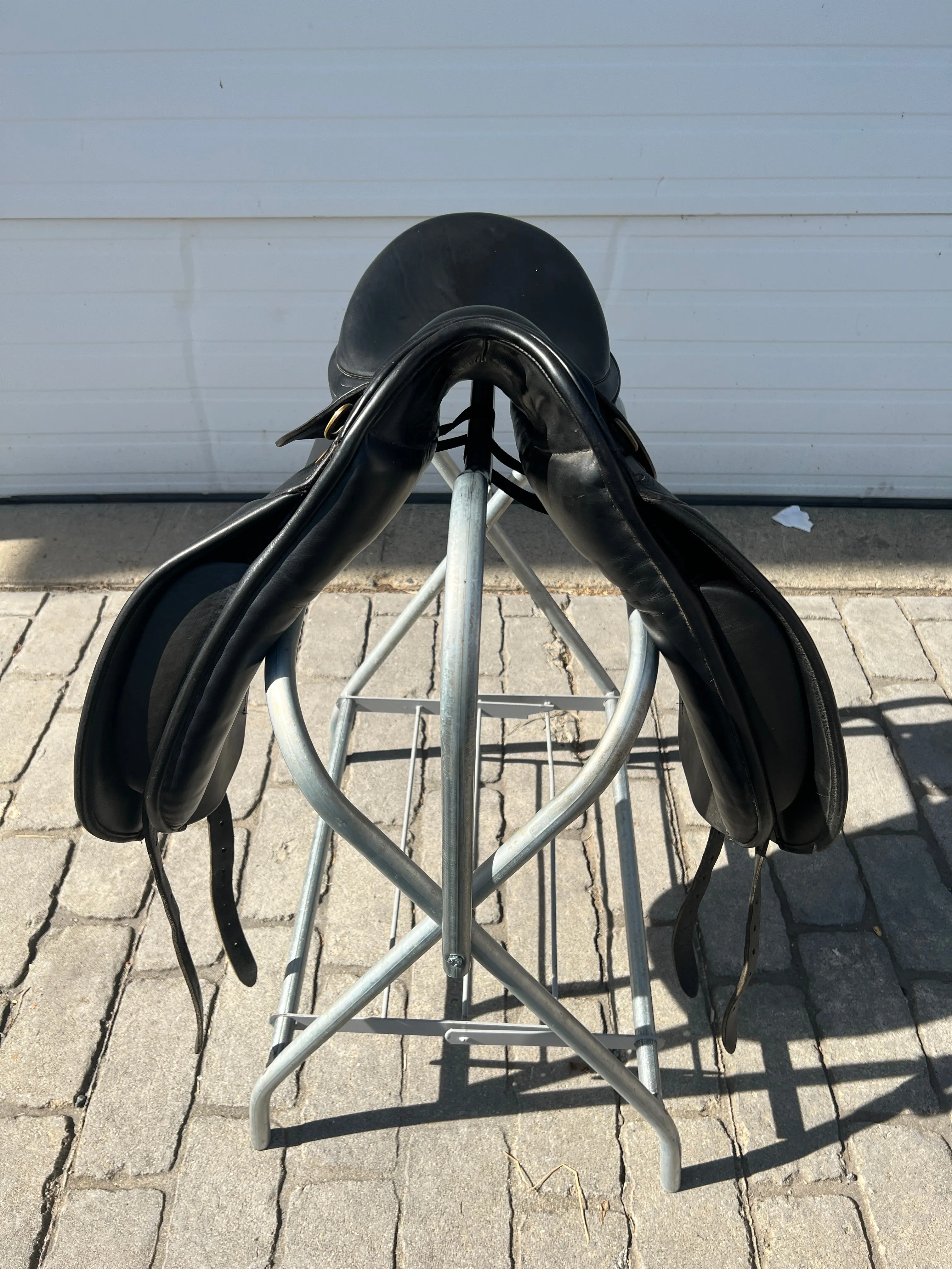 Used Dover Circuit 18" Dressage Saddle