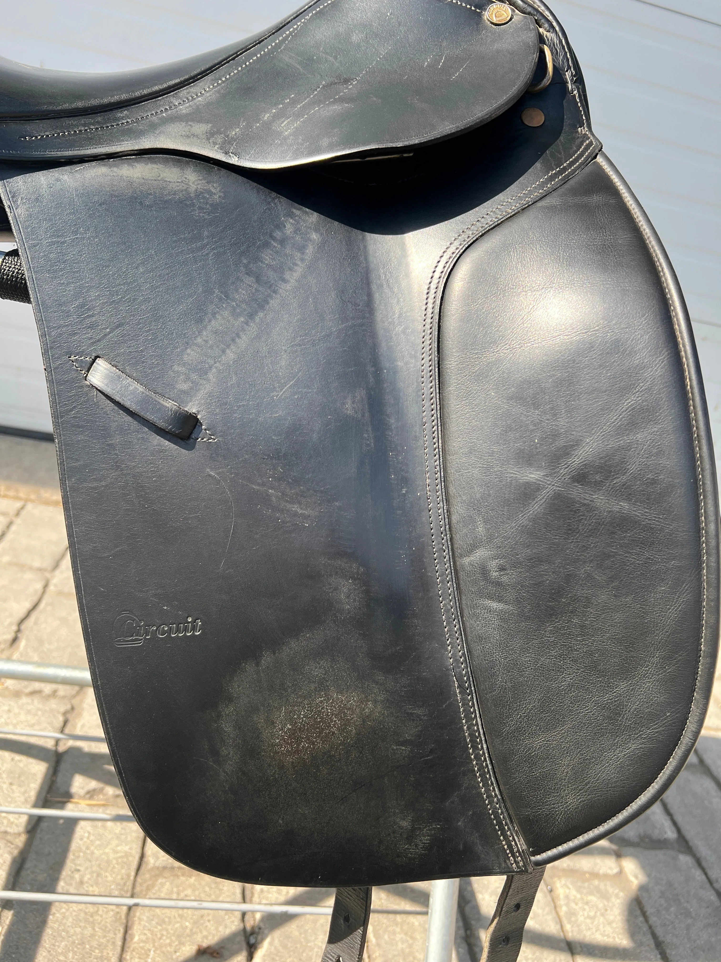 Used Dover Circuit 18" Dressage Saddle