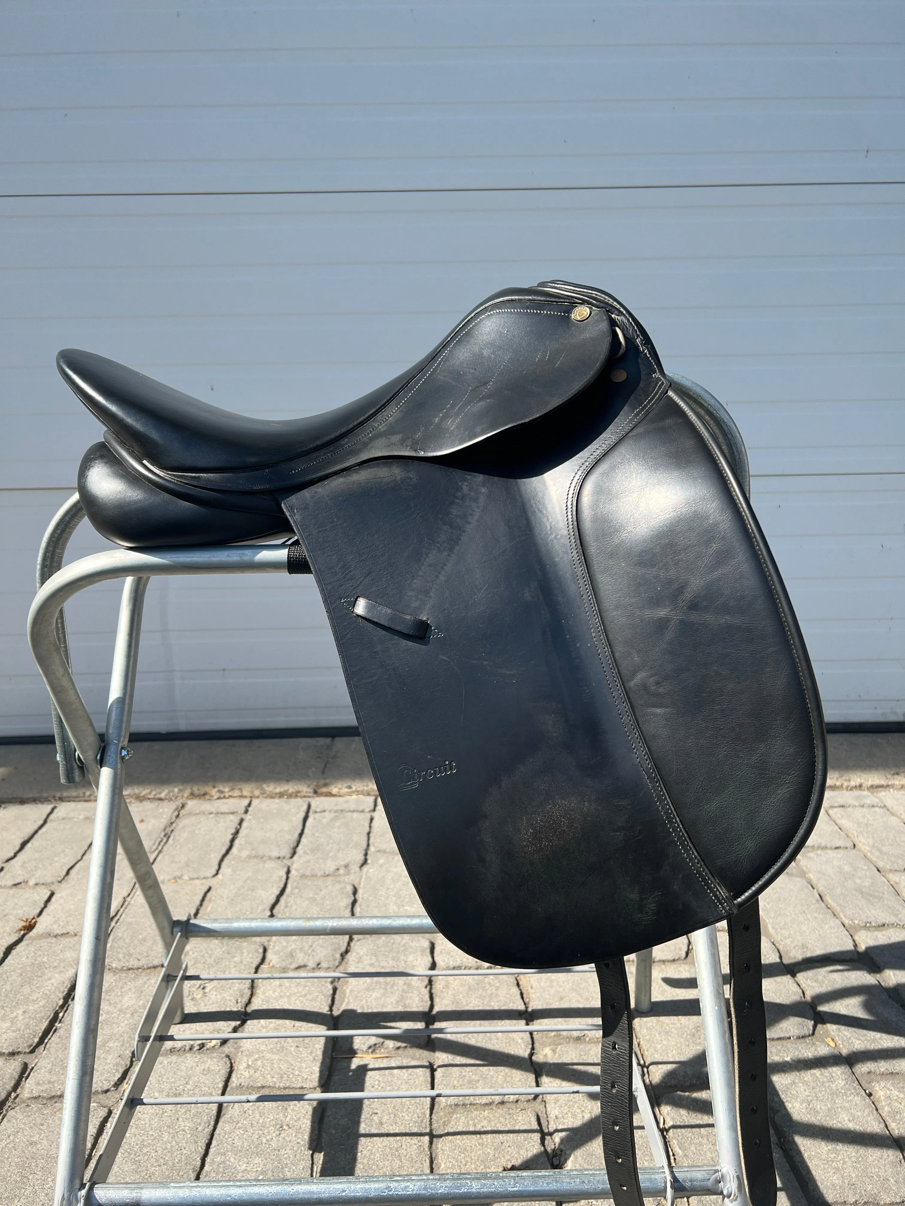 Used Dover Circuit 18" Dressage Saddle