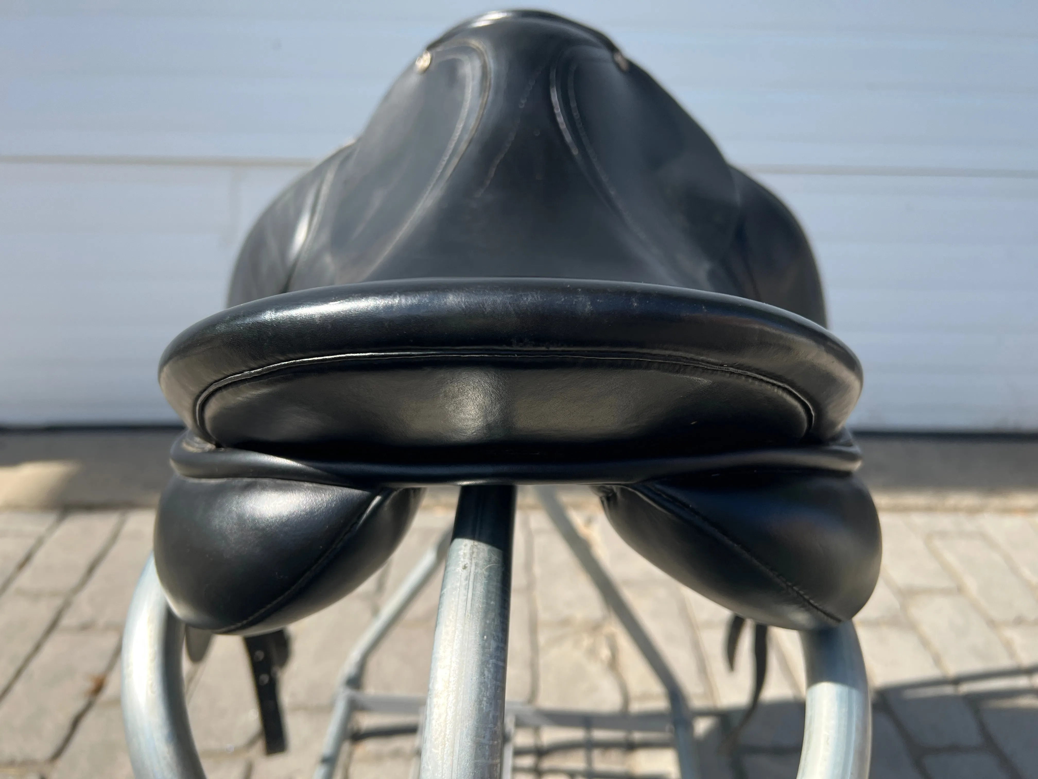 Used Dover Circuit 18" Dressage Saddle
