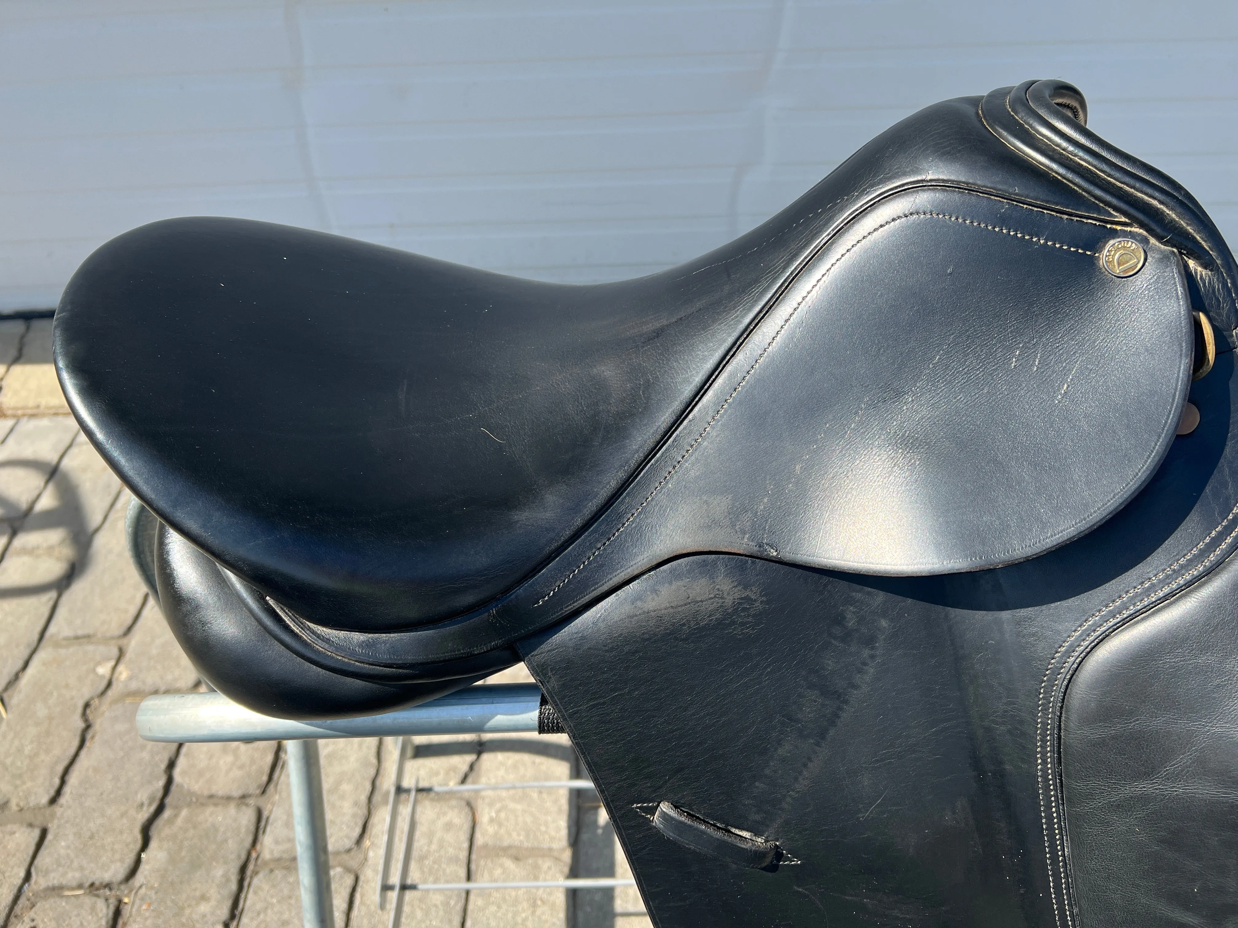 Used Dover Circuit 18" Dressage Saddle
