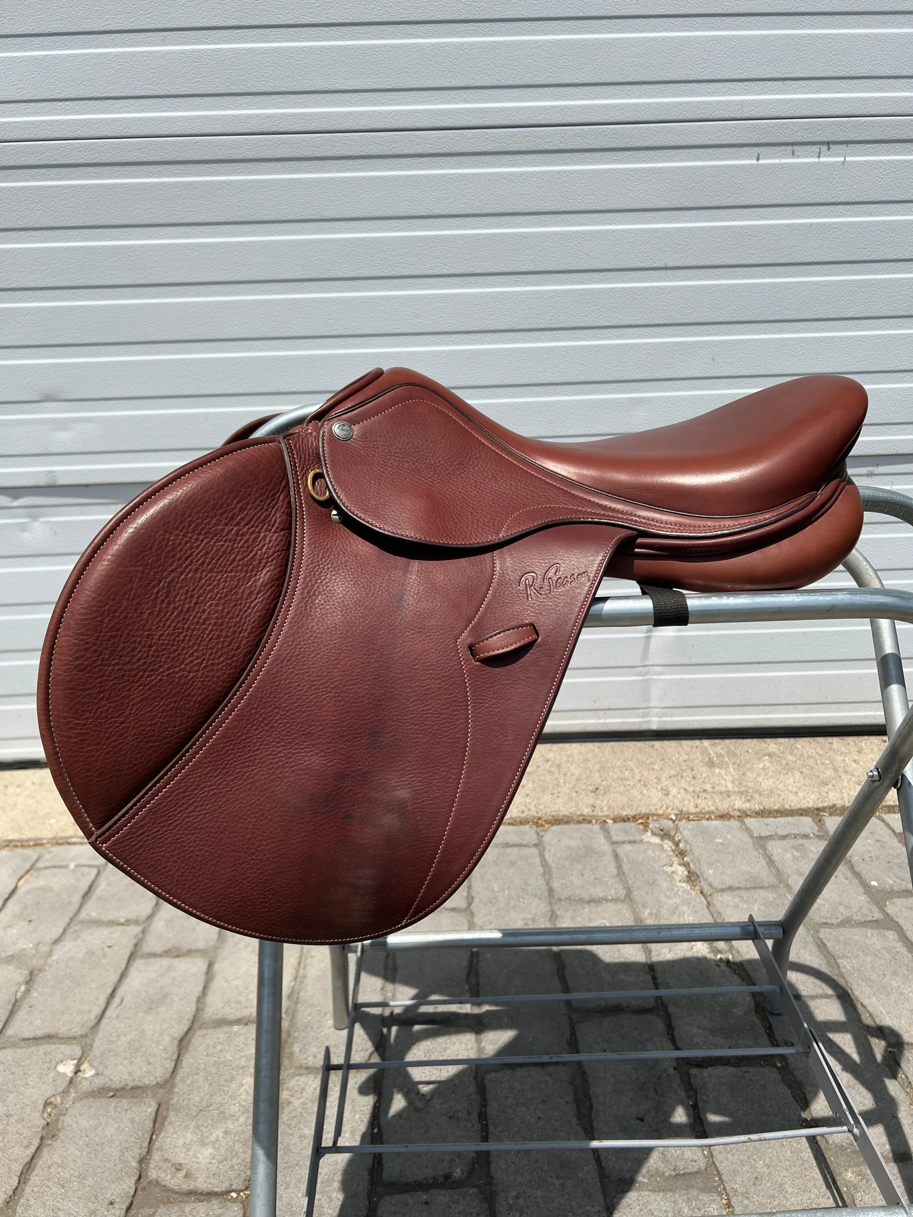 Used Rodrigo Pessoa Gen X Natural 17” XCH MF Close Contact English Saddle