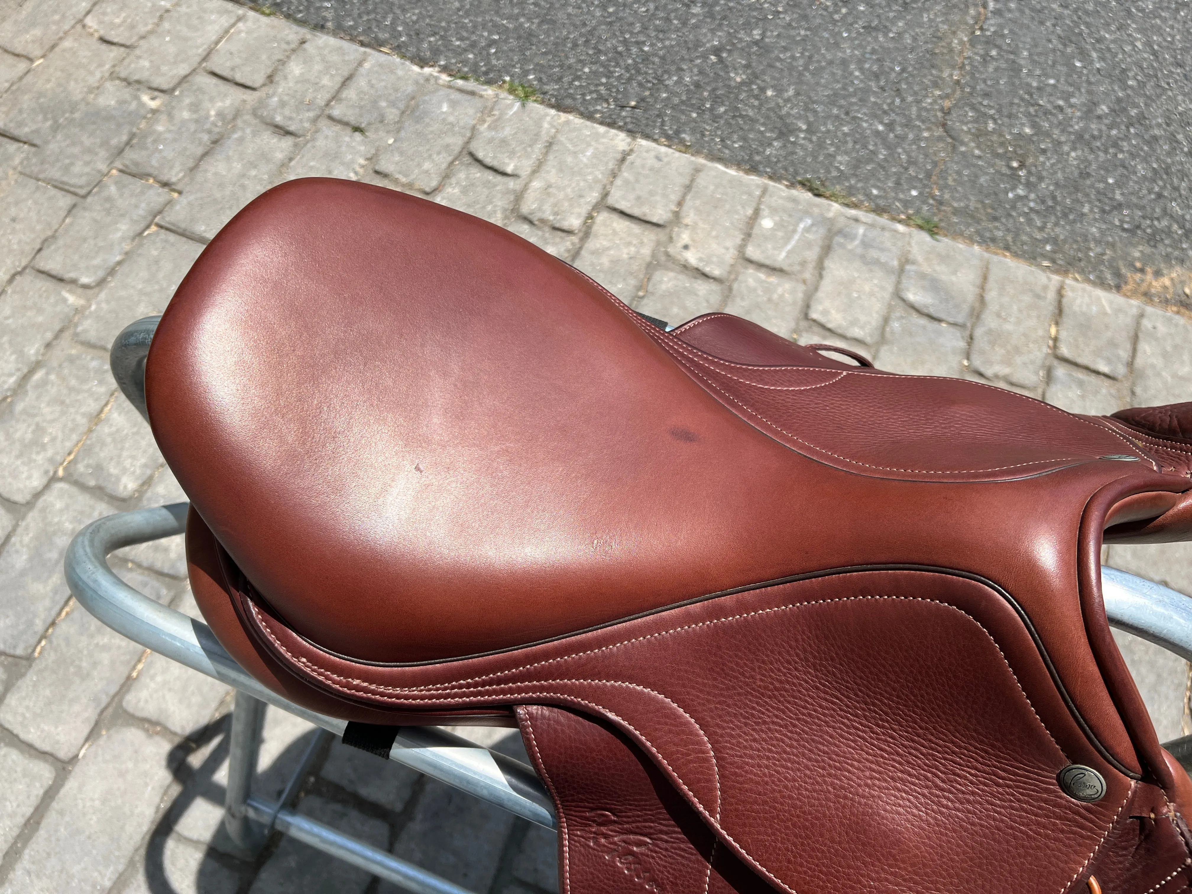 Used Rodrigo Pessoa Gen X Natural 17” XCH MF Close Contact English Saddle